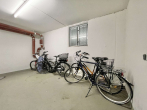Fahrradkeller - Tolle moderne 3-Zi-Whg! Balkon, Fahrstuhl, Einbauküche, Einzelstellplatz in Stadt- und Waldrandnähe