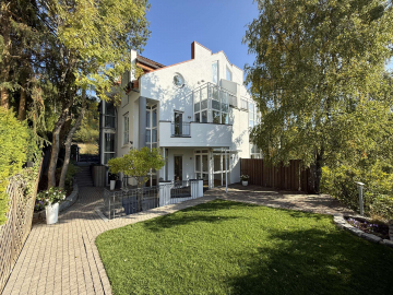 EIN WOHNTRAUM FÜR DIE GANZE FAMILIE IN HERVORRAGENDER WALDRANDLAGE VON GEORGENBORN, 65388 Schlangenbad Georgenborn, Doppelhaushälfte