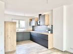 Offen Gestaltete Küche - NEUWERTIGES TOLLES REIHENMITTELHAUS BJ. 2023 MIT WÄRMEPUMPE & EINBAUKÜCHE IN BESTLAGE VON GRIESHEIM
