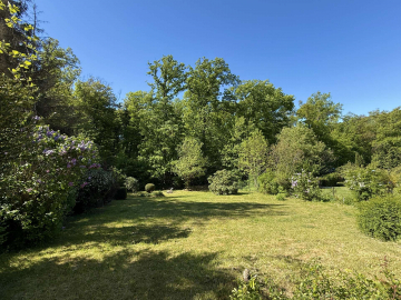 GEORGENBORN! FREISTEHENDES FAMILIENDOMIZIL AM WALDRAND MIT WUNDERSCHÖNEM GARTEN EBK GARAGE, 65388 Schlangenbad-Georgenborn, Einfamilienhaus