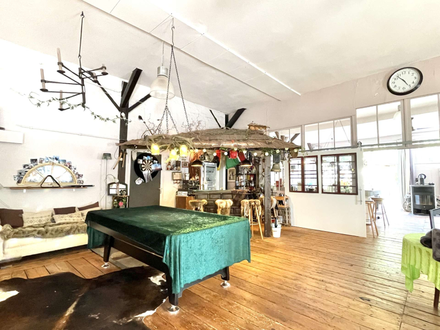 Hausbar und Billardtisch