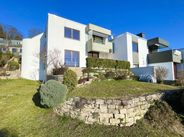 TOPLAGE GEORGENBORN! ENERGIEEFFIZIENTES ATTRAKTIVES REIHENECKHAUS MIT GROßARTIGEM FERNBLICK, 65388 Schlangenbad Georgenborn, Reihenendhaus