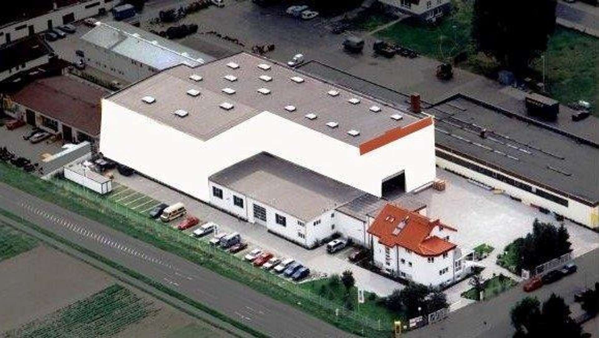 *Repräsentatives Gewerbeanwesen am Drehkreuz Rhein-Main! Bürogebäude, Hochlager- u. Servicehalle!*