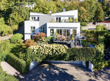 EINZIGARTIGES ANWESEN IN GEORGENBORNER LOGENLAGE MIT PANORAMAMBLICK IDEAL GETEILT IN 3 WOHNEINHEITEN, 65388 Schlangenbad-Georgenborn, Mehrfamilienhaus