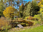 Großer Gartenteich Mit Steg - NEUER PREIS! Familiendomizil u. Baugrundstück auf parkähnlichen Südwest-Anwesen mit Fernblick