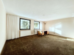 Geräumiges Schlafzimmer - NEUER PREIS! Familiendomizil u. Baugrundstück auf parkähnlichen Südwest-Anwesen mit Fernblick