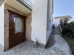 Eingang Einliegerwohnung - EIN PARADIES FÜR EINE FAMILIE MIT HUND! TOLLES EINFAMILIENHAUS IN TOPLAGE VON WI-KOHLECK