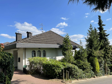 Bestlage Georgenborn! Tolles Wohnen im ehemaligen Schlosspark mit Fernblick, 65388 Schlangenbad, Einfamilienhaus