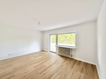 TOP RENOVIERTE 3-ZIMMER-WOHNUNG MIT FERNBLICK UND BALKON IN SEHR ZENTRALER WOHNLAGE, 65197 Wiesbaden, Etagenwohnung