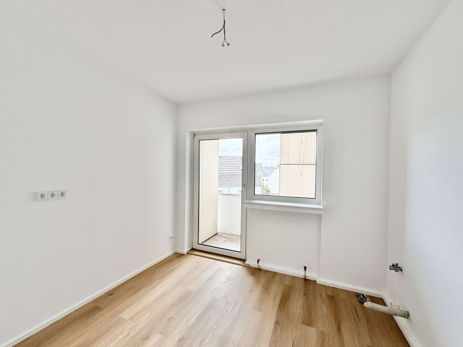 KÜCHE MIT BALKON