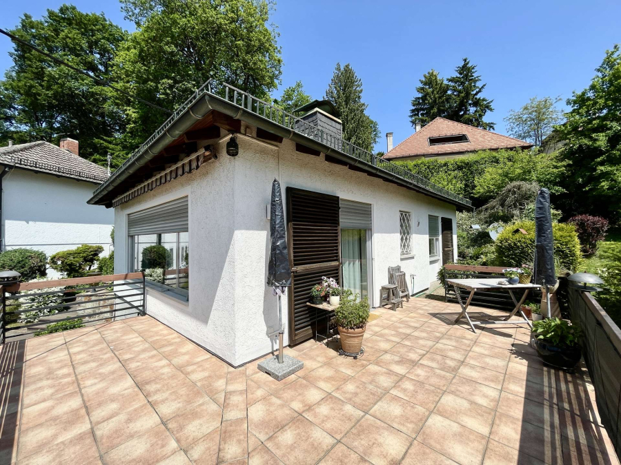 Großzügige Südterrasse