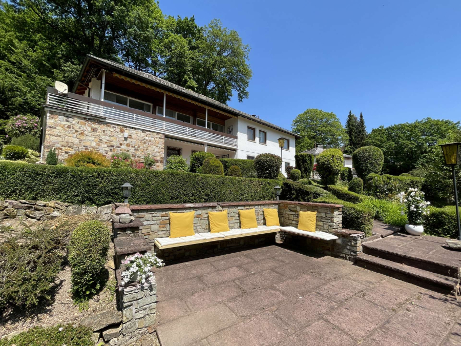 Wunderschöne Terrasse am Teich
