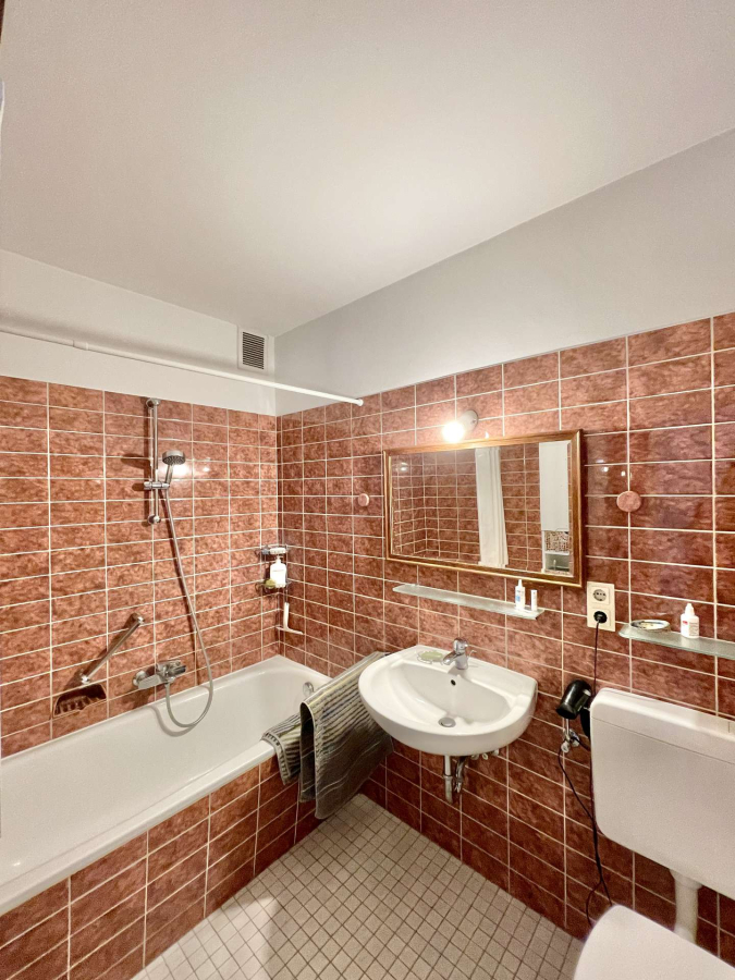 Bad mit Badewanne