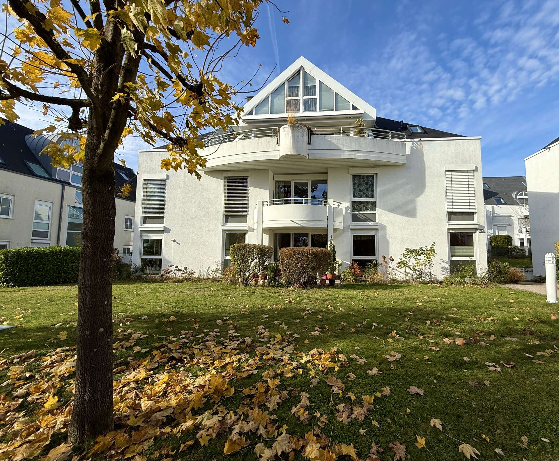 INVESTIEREN IN LEBENSQUALITÄT! TOLLES APARTMENT IN GEPFLEGTER WOHNANLAGE MIT BAKLON UND EINBAUKÜCHE