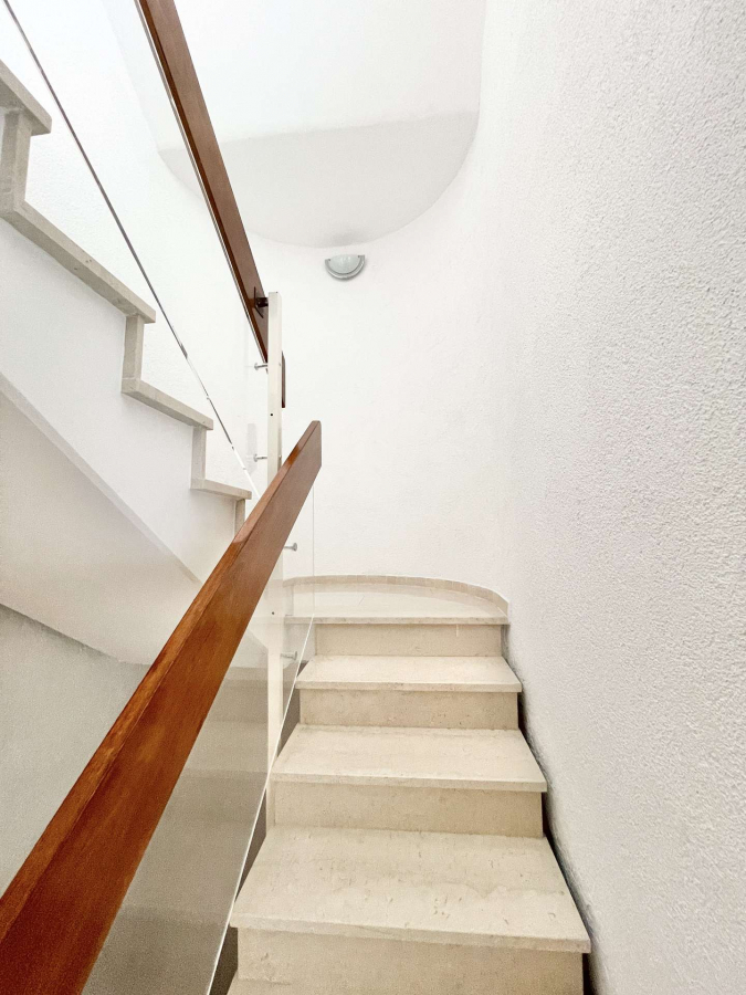 Treppe zum Obergeschoss