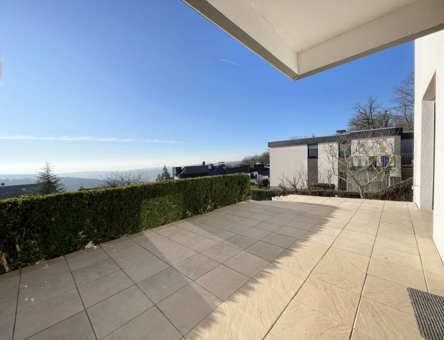 Große Südterrasse mit Ausblick