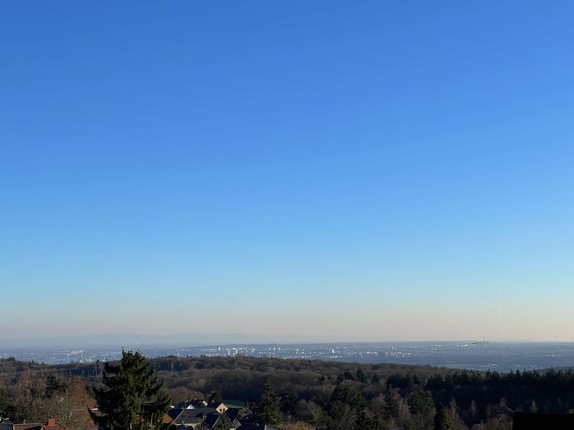 DER SCHÖNSTE FERNBLICK ÜBER DEN RHEINGAU! SONNIGES REIHENECKHAUS IN GEORGENBORN, ENERGIEKLASSE B