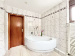 und Eckbadewanne