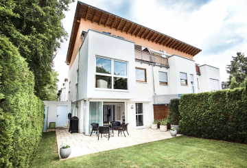 MODERNES TRAUMHAUS IN HAFENNÄHE IN WIESBADEN-SCHIERSTEIN, 65201 Wiesbaden, Reihenendhaus