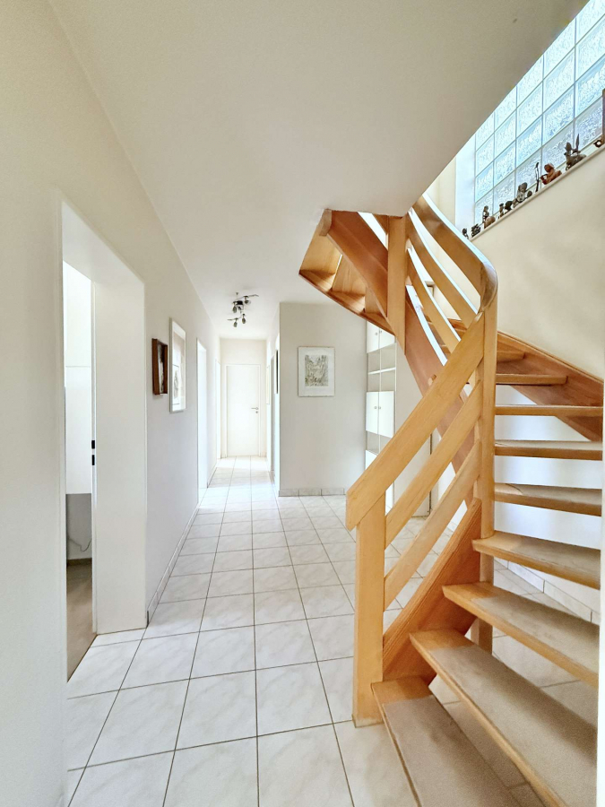 TRTREPPE ZUM GARTENGESCHOSS