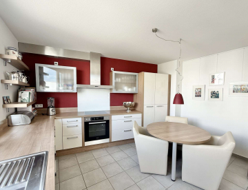 EINZIEHEN UND WOHLFÜHLEN AM GRÜNGÜRTEL VON FFM! 3-ZI.-MAISONETTEWOHNUNG MIT SÜDBALKON EBK TIEFGARAGE, 60435 Frankfurt, Maisonettewohnung