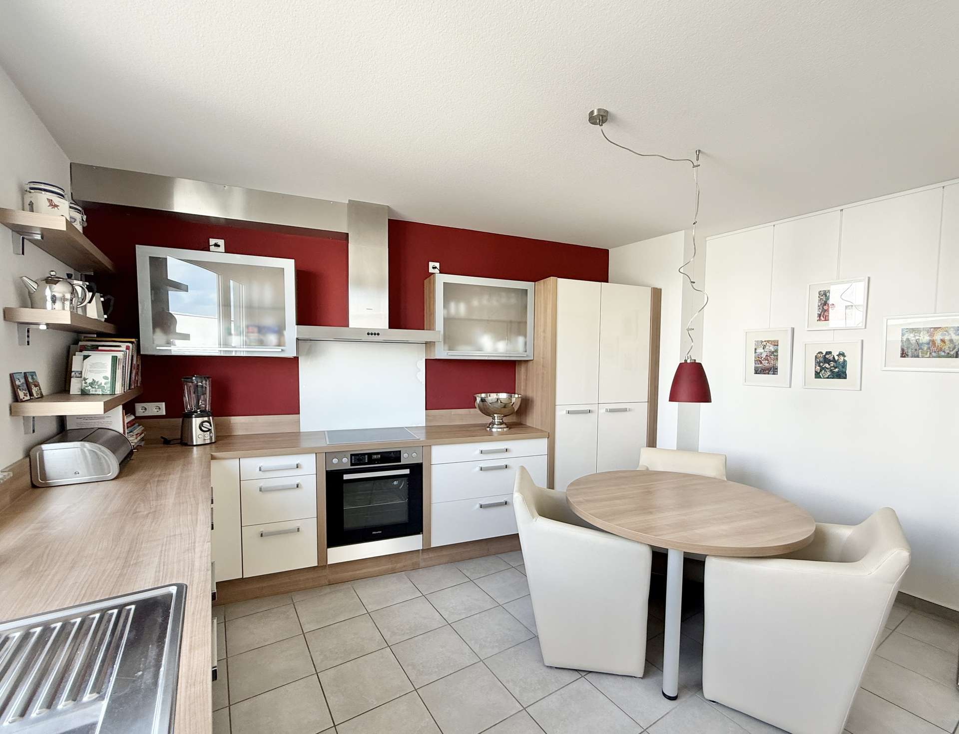 EINZIEHEN UND WOHLFÜHLEN AM GRÜNGÜRTEL VON FFM! 3-ZI.-MAISONETTEWOHNUNG MIT SÜDBALKON EBK TIEFGARAGE