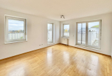 Wohn Esszimmer - TOLLE 3-ZI.-PENTHOUSE-WOHNUNG MIT FAHRSTUHL EINBAUKÜCHE TIEFGARAGENSTELLPLATZ IN WIESBADEN-ERBENHEIM